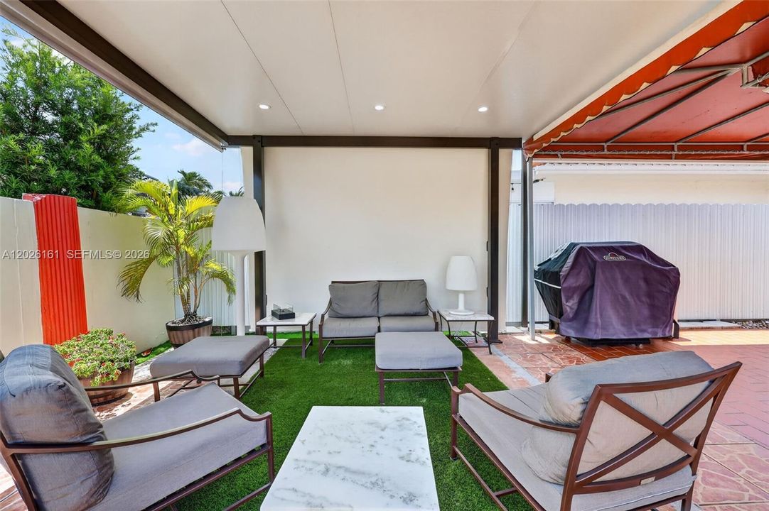 For Sale: $765,000 (3 beds, 2 baths, 1569 Square Feet)