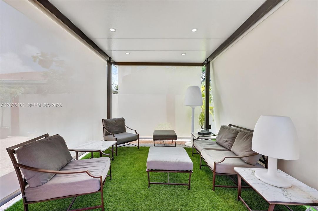 For Sale: $765,000 (3 beds, 2 baths, 1569 Square Feet)