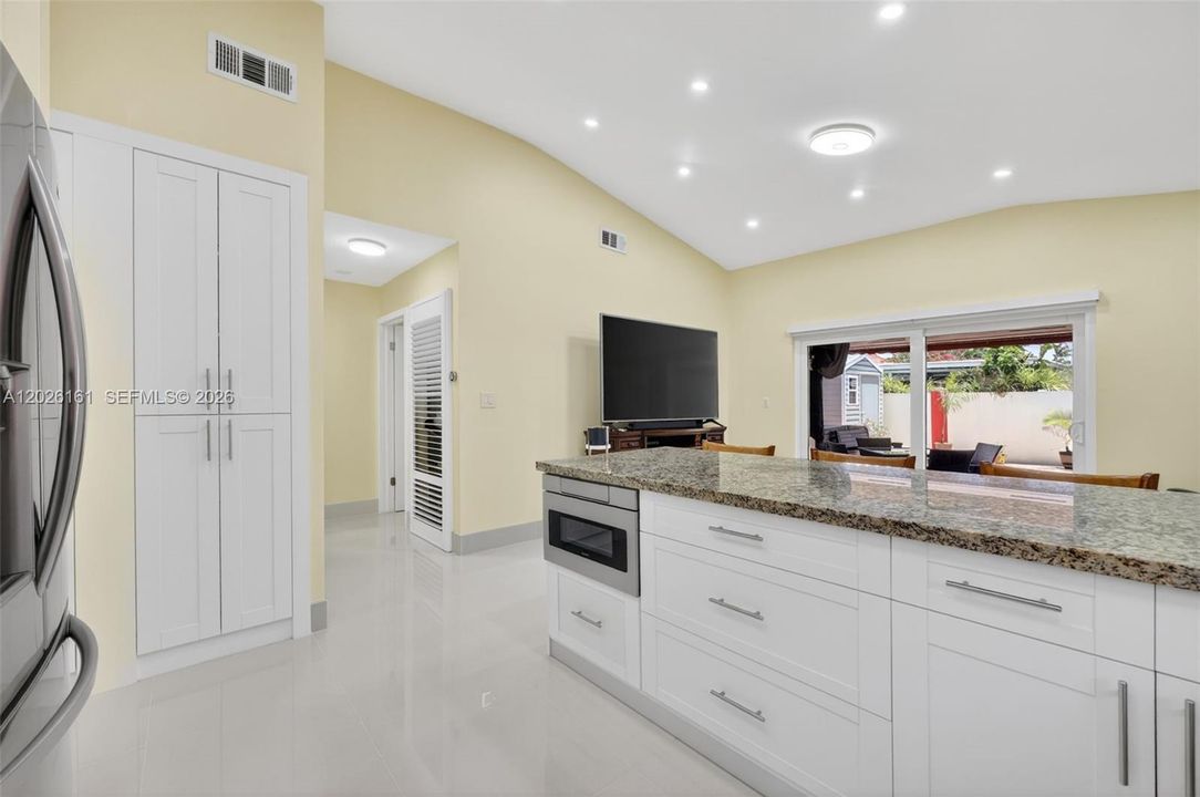 For Sale: $765,000 (3 beds, 2 baths, 1569 Square Feet)