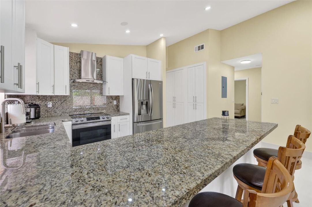 For Sale: $765,000 (3 beds, 2 baths, 1569 Square Feet)