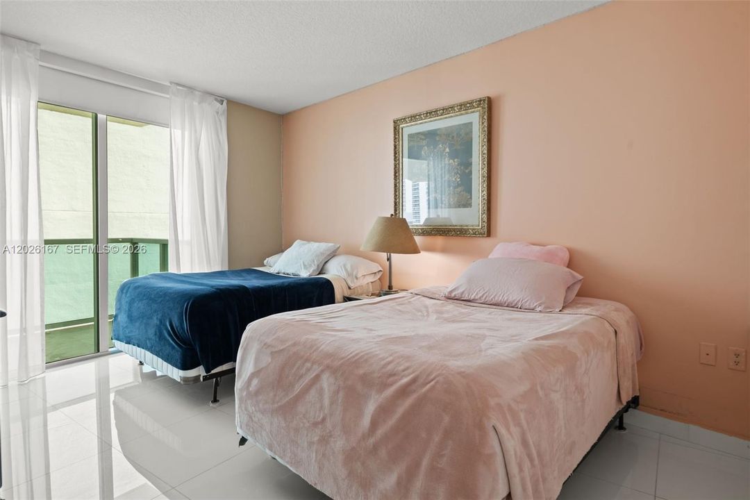 В аренду: $4,700 (3 спален, 2 ванн, 1447 Квадратных фут)