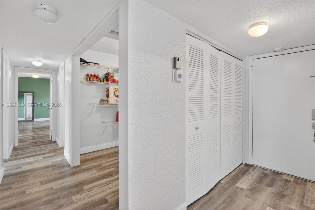 En Venta: $250,000 (2 camas, 2 baños, 1400 Pies cuadrados)
