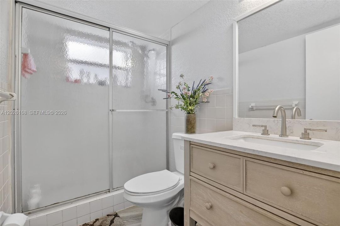 En Venta: $250,000 (2 camas, 2 baños, 1400 Pies cuadrados)