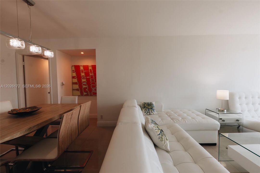 For Rent: $3,499 (1 beds, 1 baths, 997 Square Feet)
