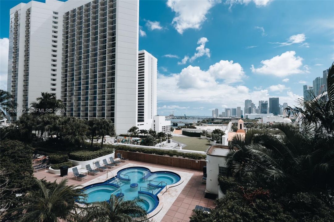 For Rent: $3,499 (1 beds, 1 baths, 997 Square Feet)