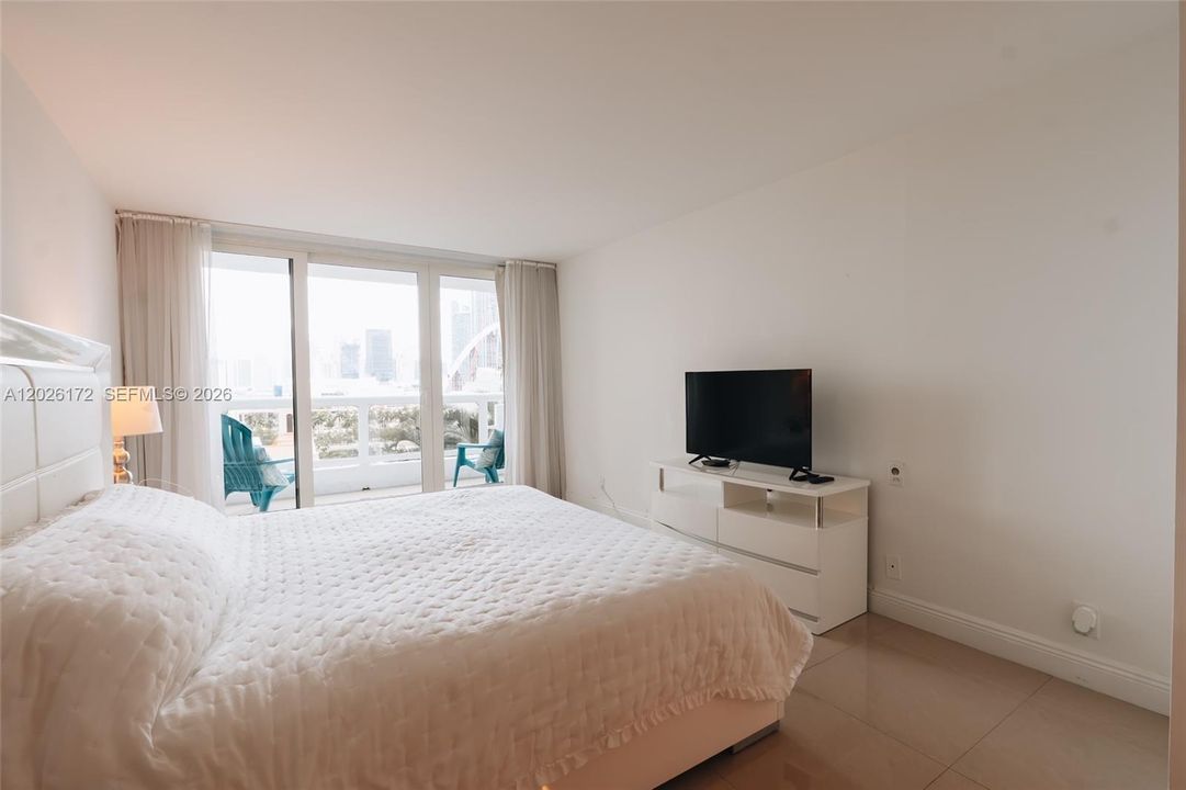 For Rent: $3,499 (1 beds, 1 baths, 997 Square Feet)