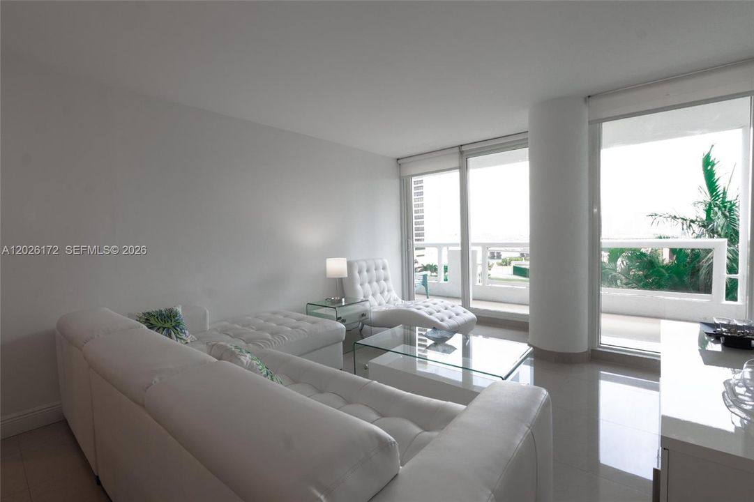 For Rent: $3,499 (1 beds, 1 baths, 997 Square Feet)