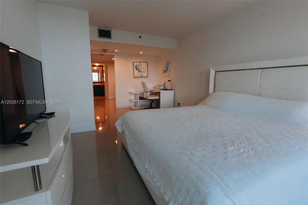 For Rent: $3,499 (1 beds, 1 baths, 997 Square Feet)
