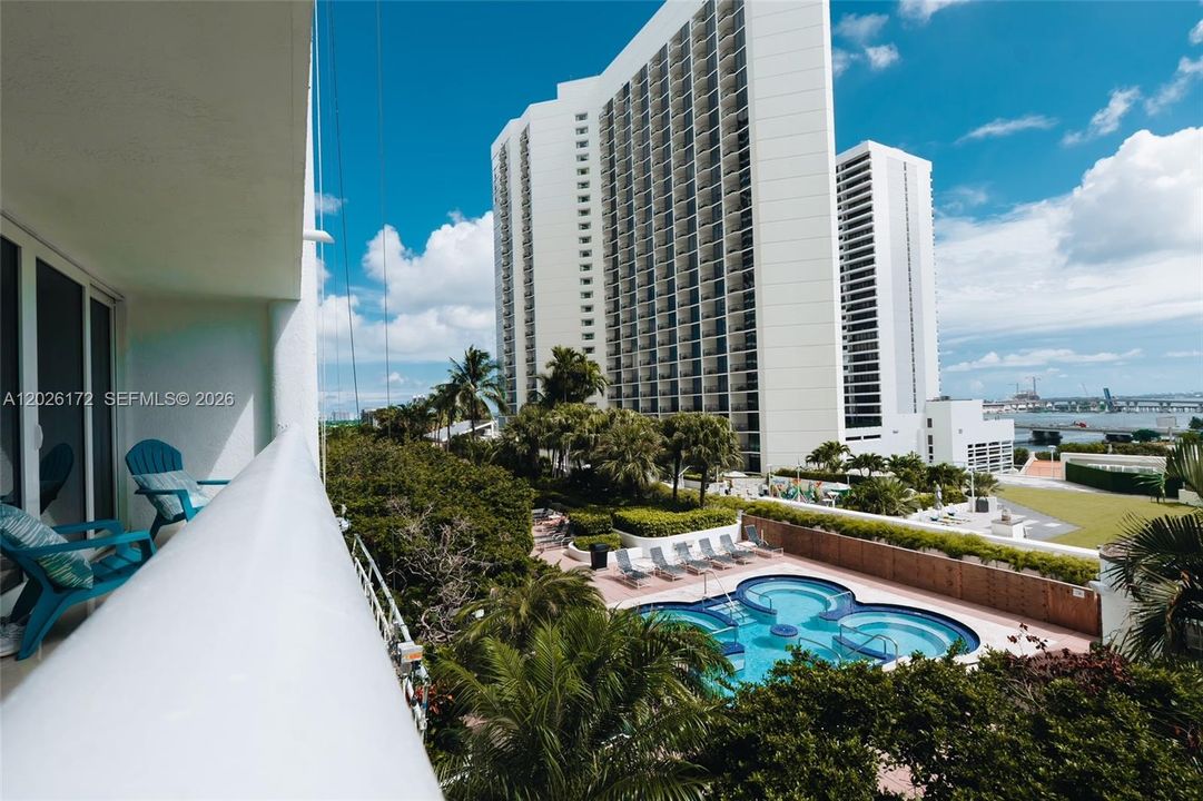 For Rent: $3,499 (1 beds, 1 baths, 997 Square Feet)