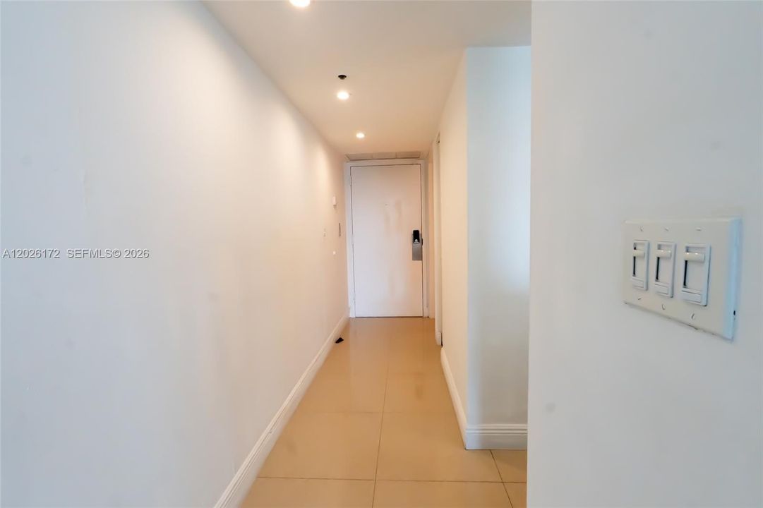 For Rent: $3,499 (1 beds, 1 baths, 997 Square Feet)