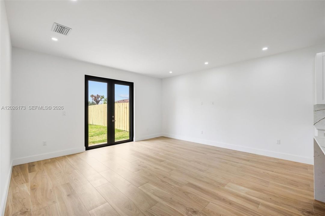 For Rent: $3,200 (3 beds, 2 baths, 1259 Square Feet)