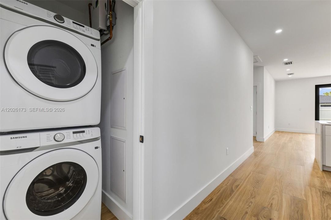 For Rent: $3,200 (3 beds, 2 baths, 1259 Square Feet)