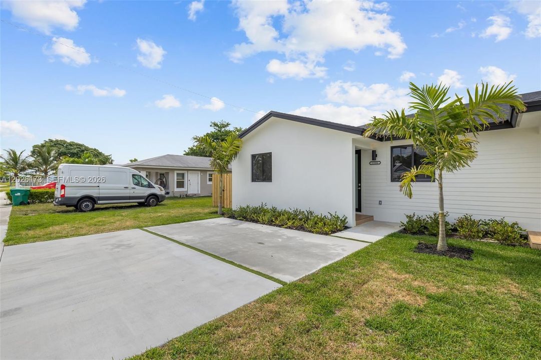 For Rent: $3,200 (3 beds, 2 baths, 1259 Square Feet)