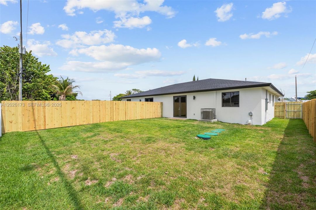 For Rent: $3,200 (3 beds, 2 baths, 1259 Square Feet)