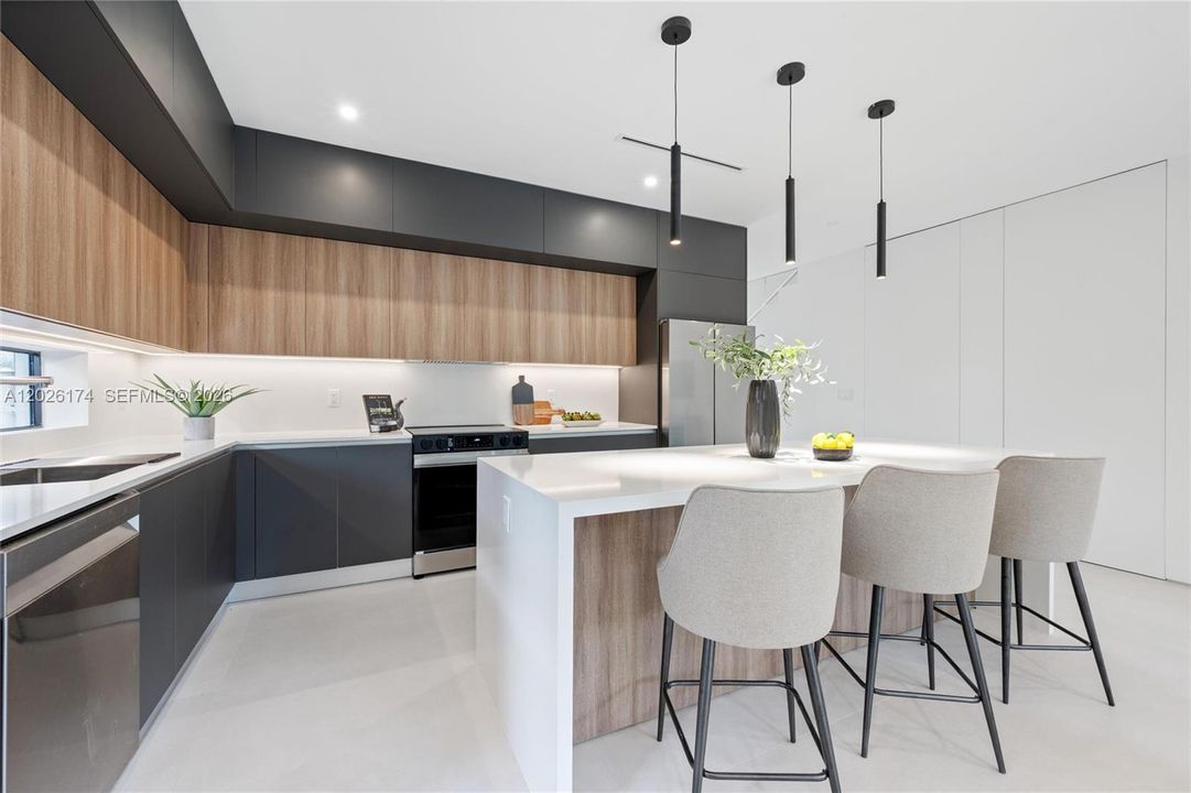 En Venta: $1,095,000 (3 camas, 3 baños, 1691 Pies cuadrados)