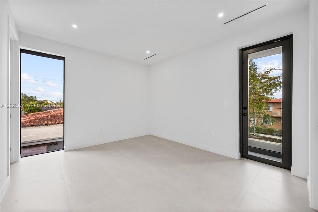 En Venta: $1,095,000 (3 camas, 3 baños, 1691 Pies cuadrados)