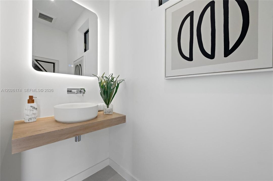 En Venta: $1,095,000 (3 camas, 3 baños, 1691 Pies cuadrados)