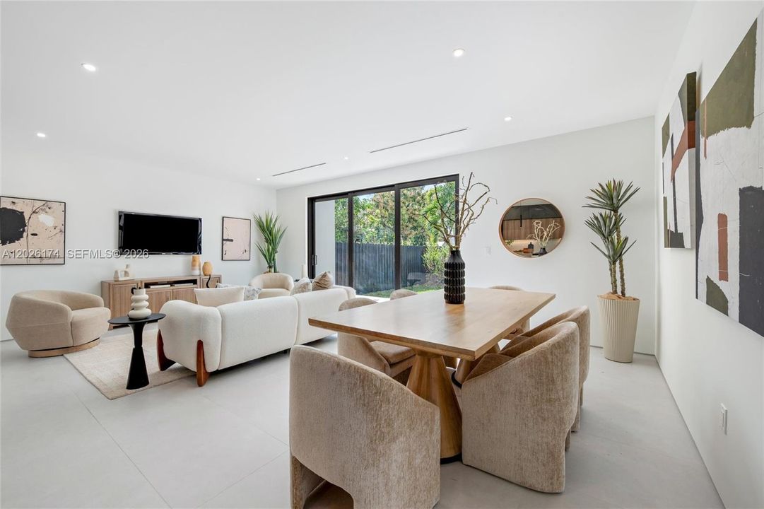 En Venta: $1,095,000 (3 camas, 3 baños, 1691 Pies cuadrados)