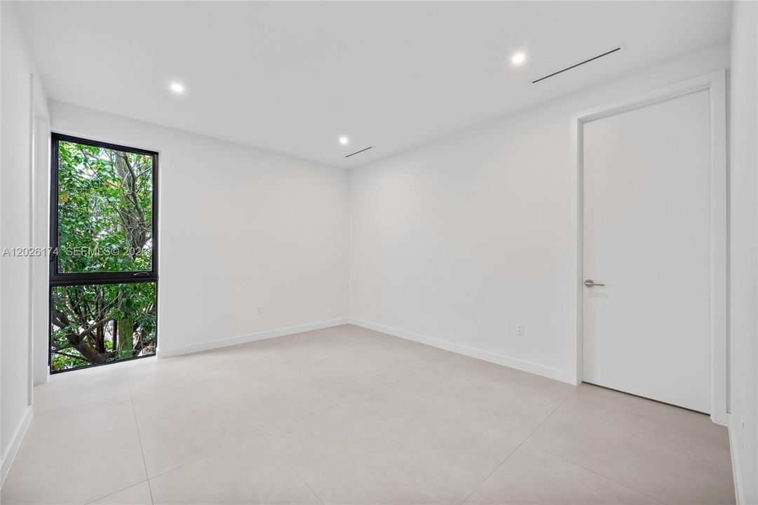 En Venta: $1,095,000 (3 camas, 3 baños, 1691 Pies cuadrados)
