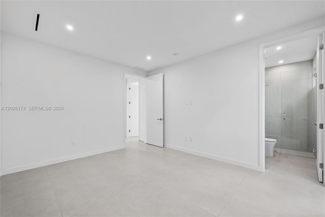 En Venta: $1,095,000 (3 camas, 3 baños, 1691 Pies cuadrados)