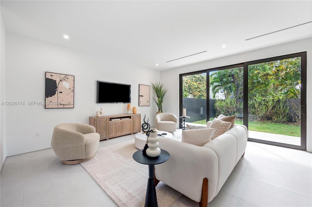 En Venta: $1,095,000 (3 camas, 3 baños, 1691 Pies cuadrados)