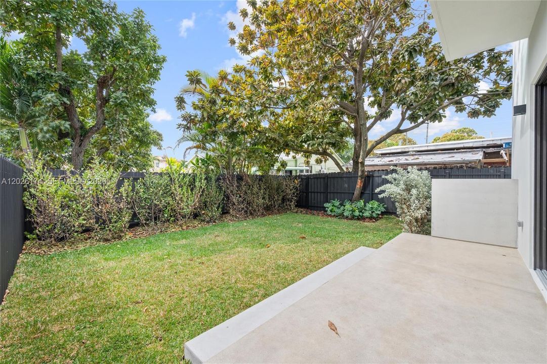 En Venta: $1,095,000 (3 camas, 3 baños, 1691 Pies cuadrados)