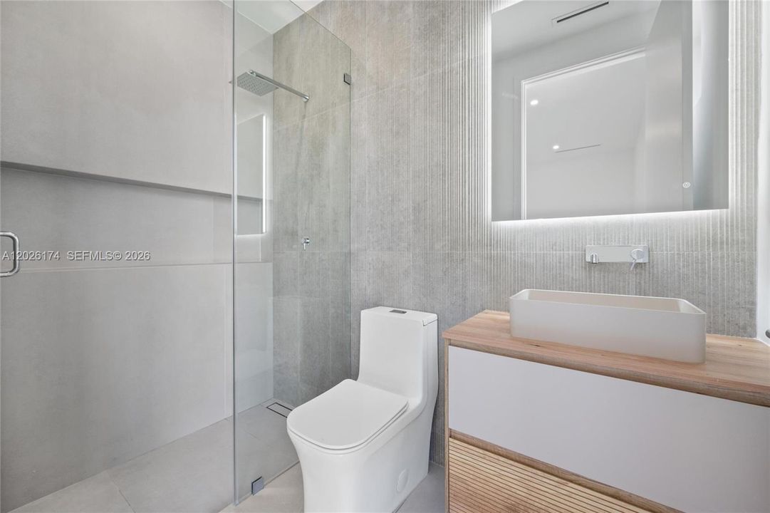 En Venta: $1,095,000 (3 camas, 3 baños, 1691 Pies cuadrados)
