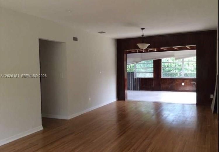 For Sale: $650,000 (3 beds, 2 baths, 1624 Square Feet)
