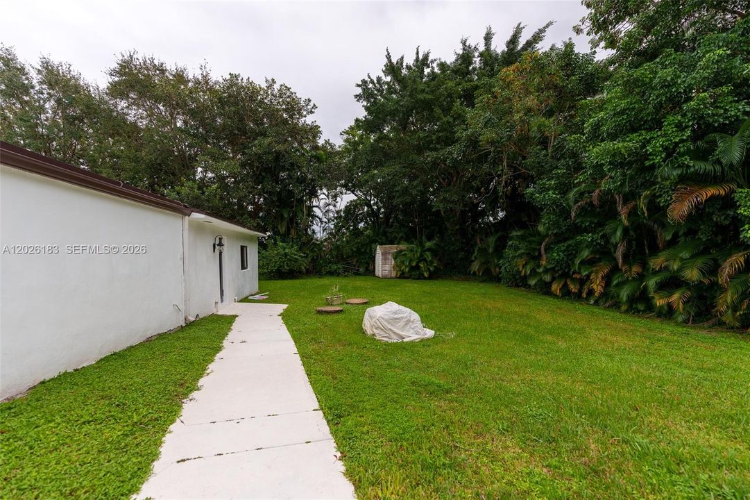 For Sale: $1,175,000 (4 beds, 3 baths, 2724 Square Feet)