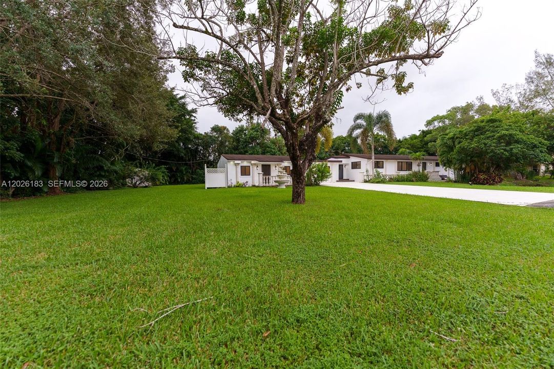 For Sale: $1,175,000 (4 beds, 3 baths, 2724 Square Feet)