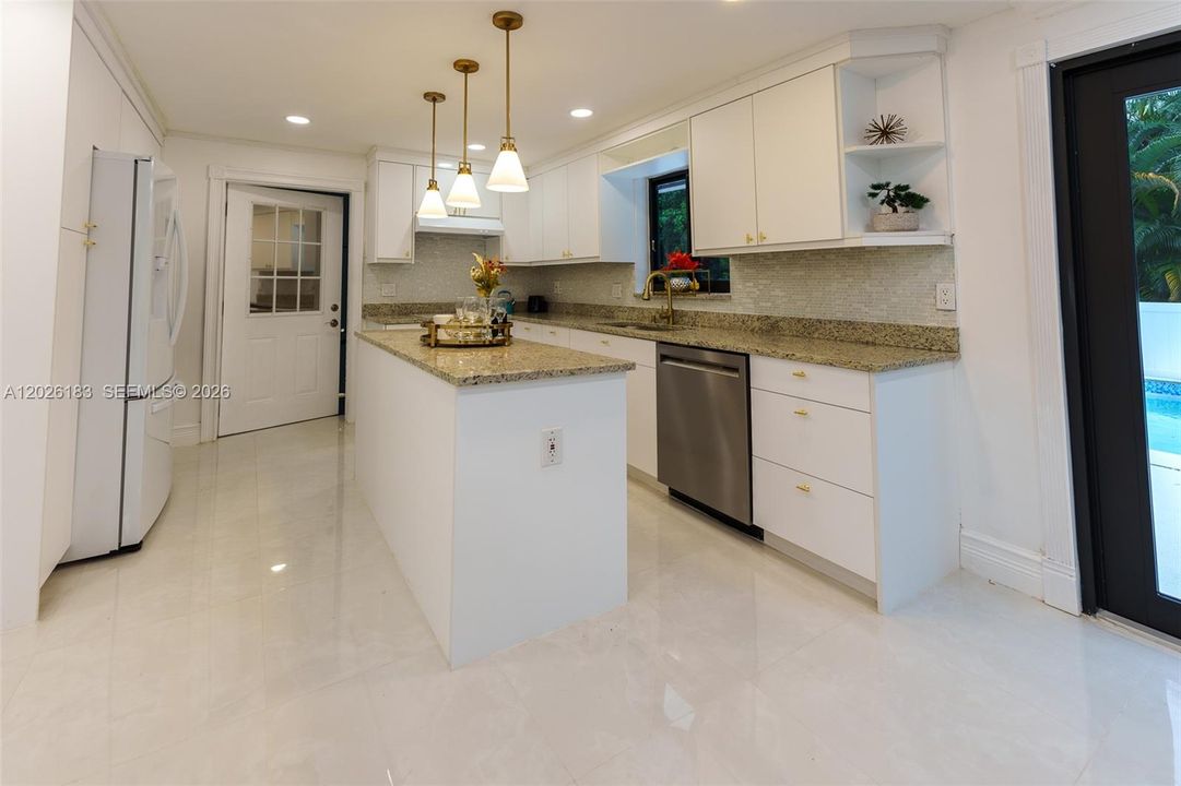 For Sale: $1,175,000 (4 beds, 3 baths, 2724 Square Feet)