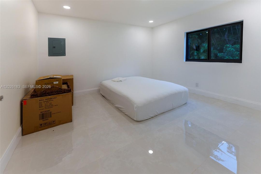 For Sale: $1,175,000 (4 beds, 3 baths, 2724 Square Feet)