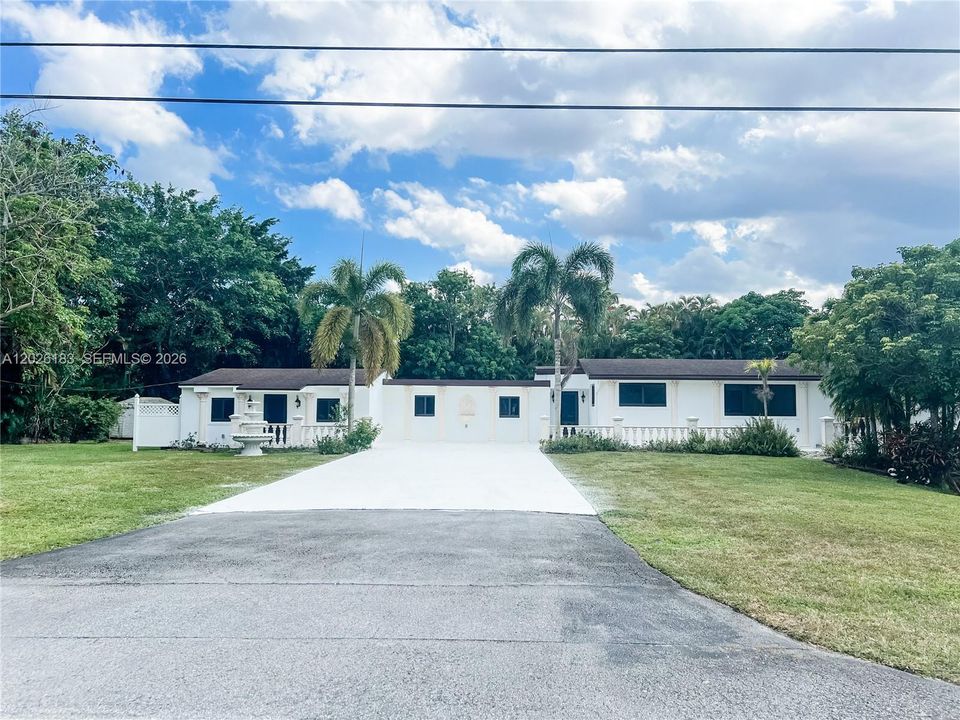 For Sale: $1,175,000 (4 beds, 3 baths, 2724 Square Feet)