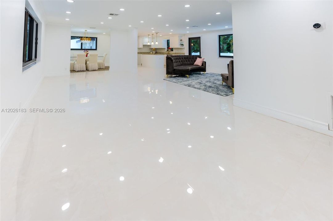 For Sale: $1,175,000 (4 beds, 3 baths, 2724 Square Feet)