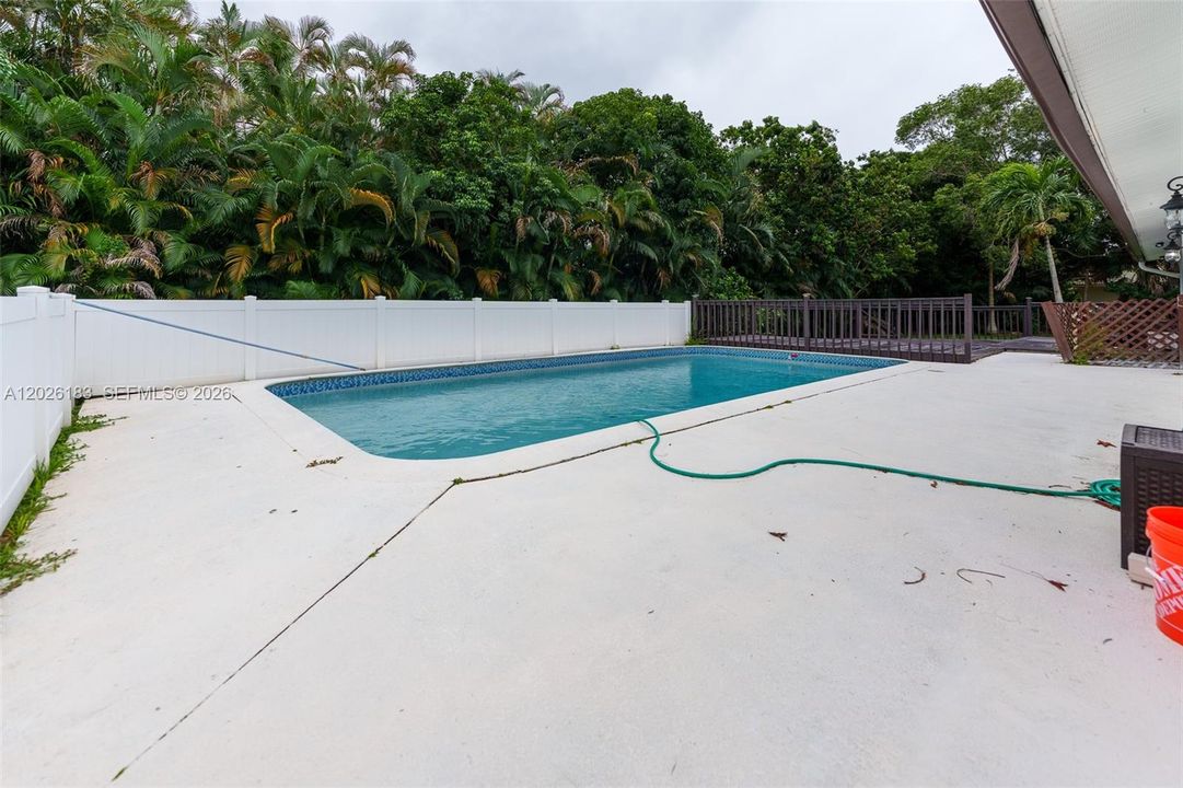 For Sale: $1,175,000 (4 beds, 3 baths, 2724 Square Feet)