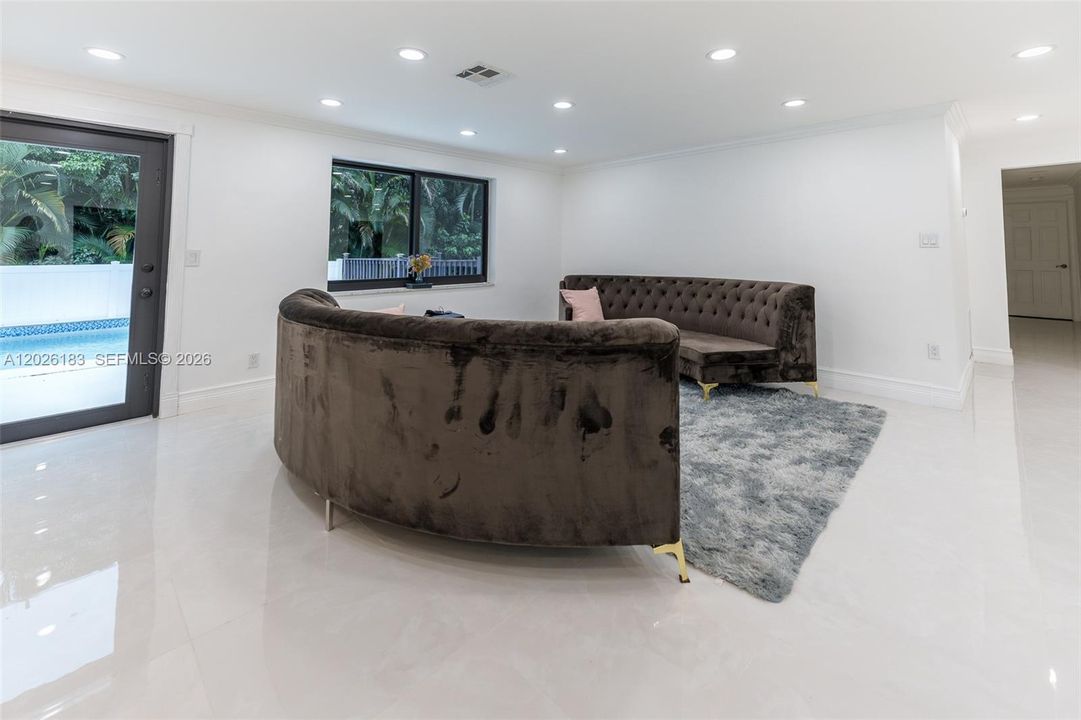 For Sale: $1,175,000 (4 beds, 3 baths, 2724 Square Feet)