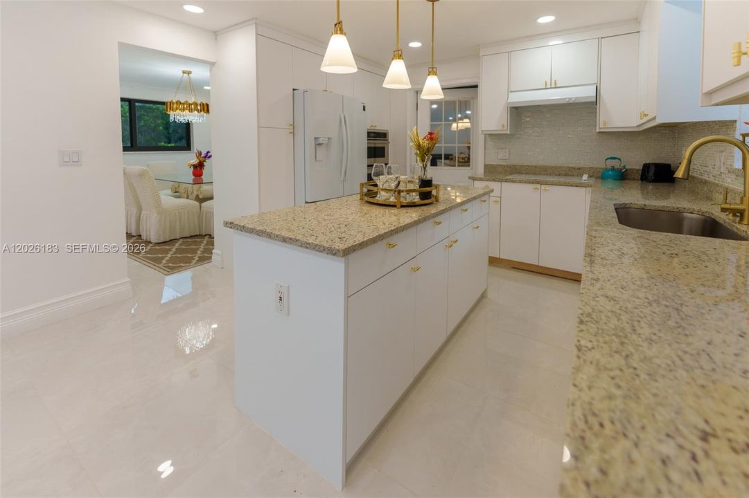 For Sale: $1,175,000 (4 beds, 3 baths, 2724 Square Feet)
