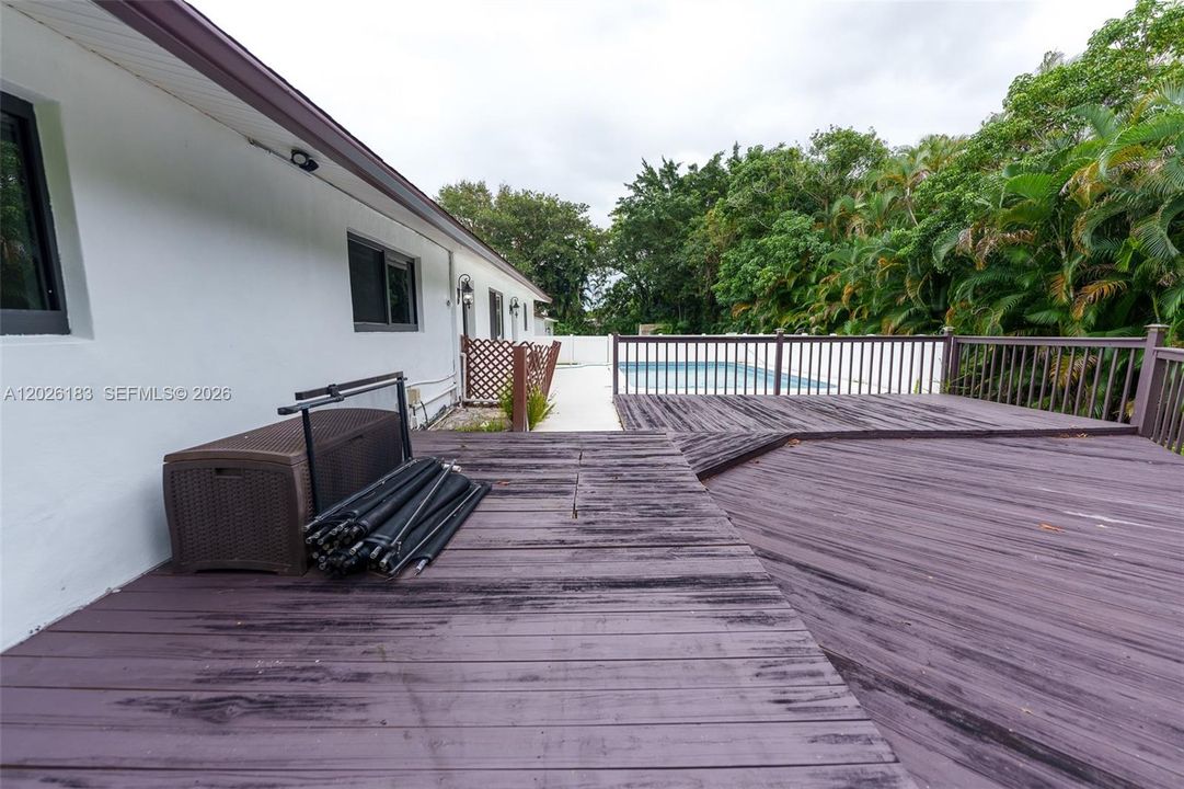 For Sale: $1,175,000 (4 beds, 3 baths, 2724 Square Feet)