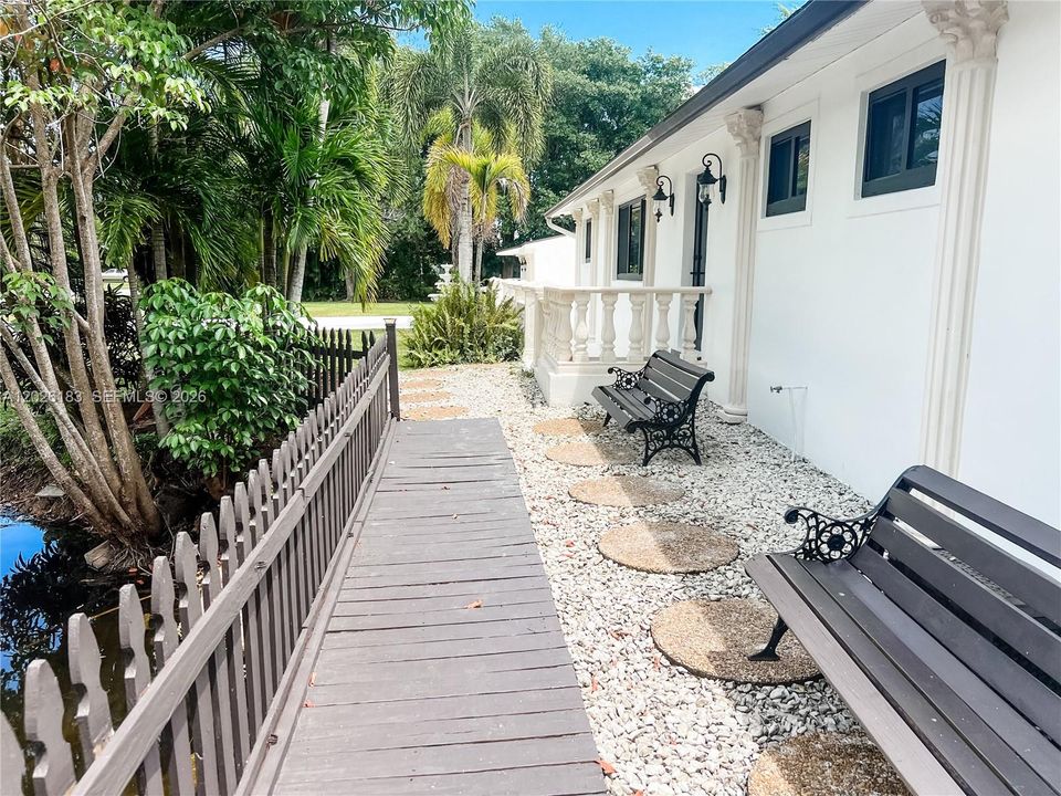 For Sale: $1,175,000 (4 beds, 3 baths, 2724 Square Feet)