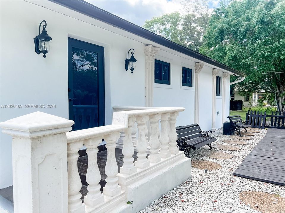 For Sale: $1,175,000 (4 beds, 3 baths, 2724 Square Feet)