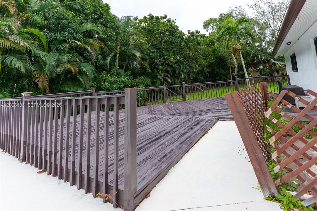 For Sale: $1,175,000 (4 beds, 3 baths, 2724 Square Feet)