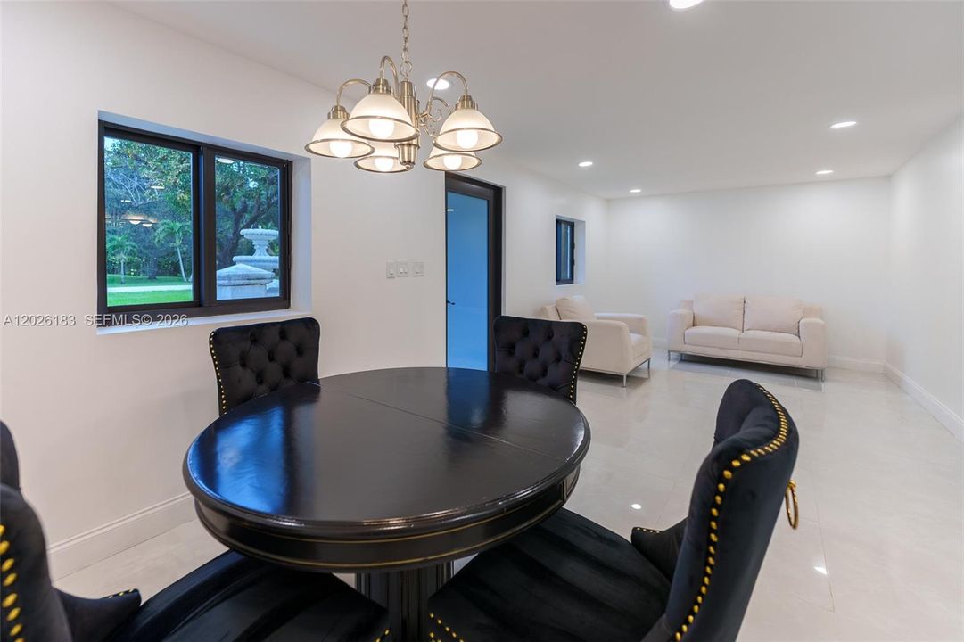 For Sale: $1,175,000 (4 beds, 3 baths, 2724 Square Feet)