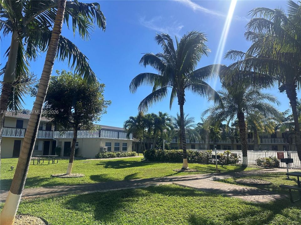 Active With Contract: $1,595 (1 beds, 1 baths, 0 Square Feet)