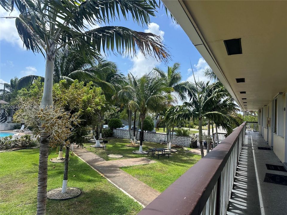 Active With Contract: $1,595 (1 beds, 1 baths, 0 Square Feet)