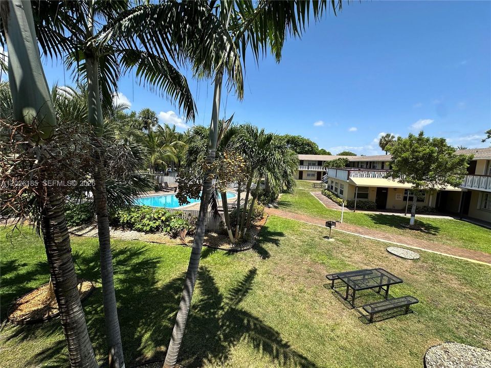 Active With Contract: $1,595 (1 beds, 1 baths, 0 Square Feet)