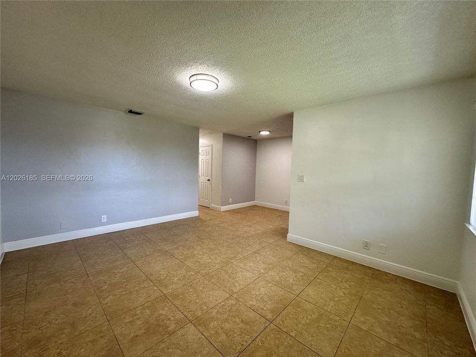 Active With Contract: $1,595 (1 beds, 1 baths, 0 Square Feet)