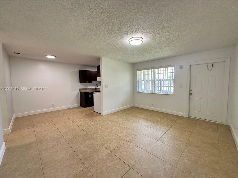 Active With Contract: $1,595 (1 beds, 1 baths, 0 Square Feet)