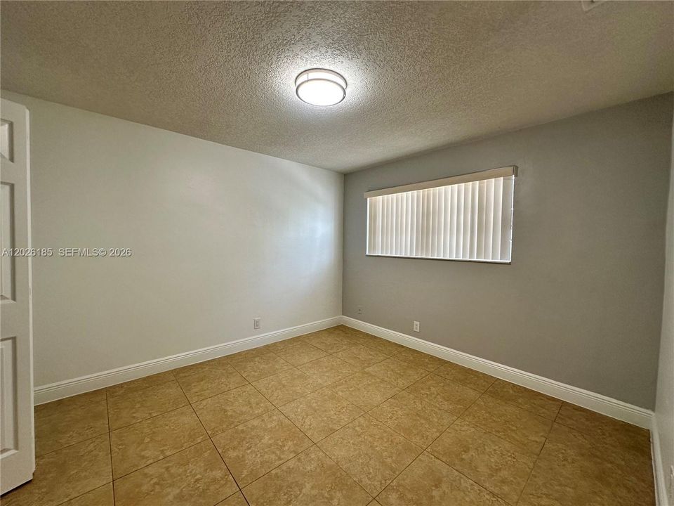 Active With Contract: $1,595 (1 beds, 1 baths, 0 Square Feet)
