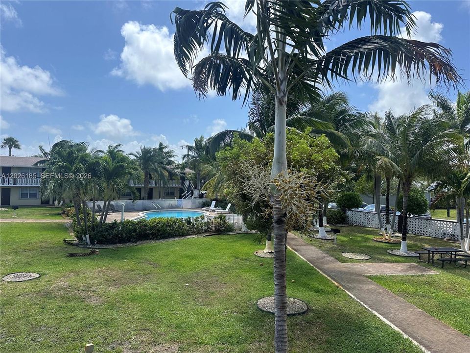 Active With Contract: $1,595 (1 beds, 1 baths, 0 Square Feet)