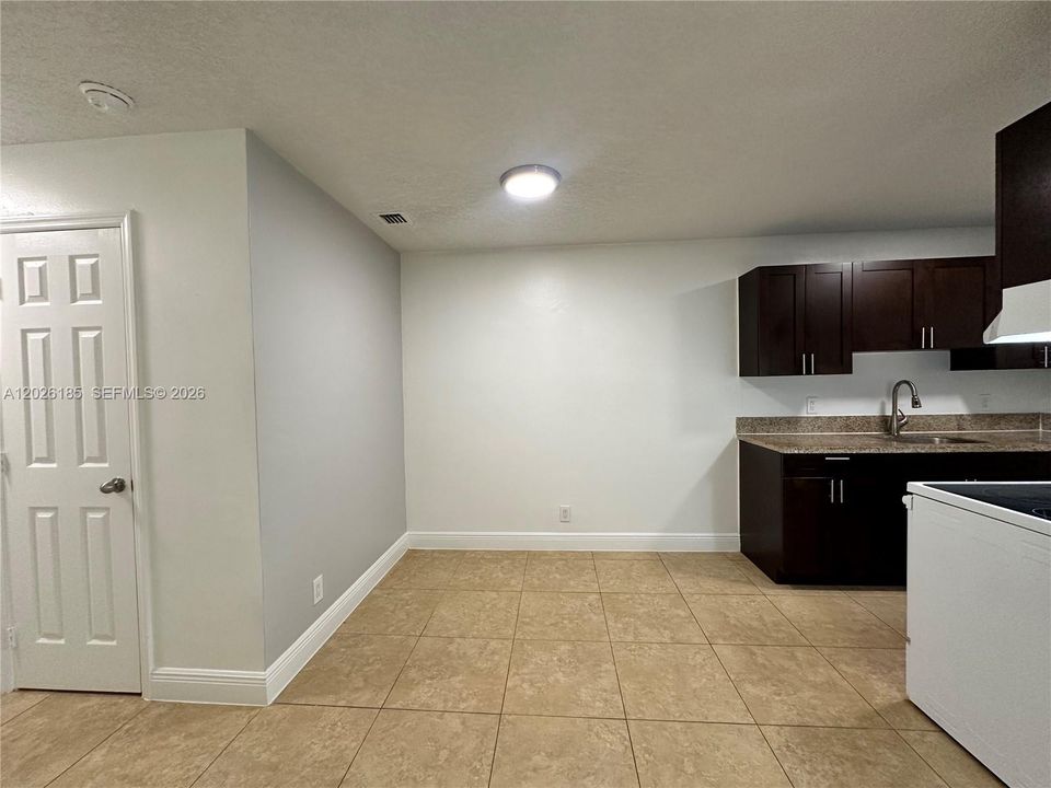 Active With Contract: $1,595 (1 beds, 1 baths, 0 Square Feet)